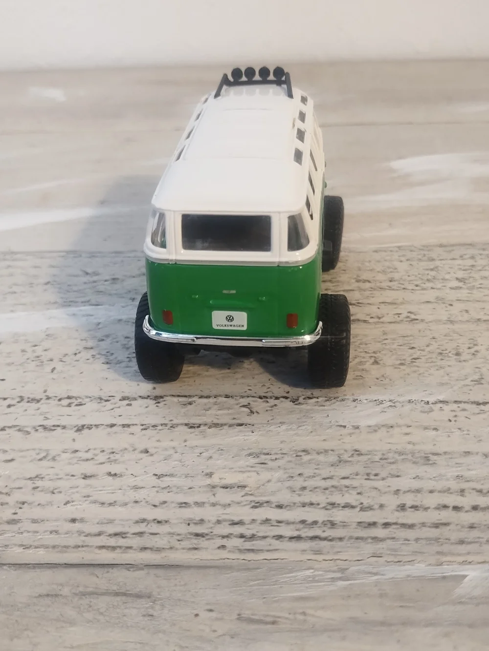 Maisto Green toy Volkswagen Van Samba VW Bus 4x4 Rebels 1/40 Collectible